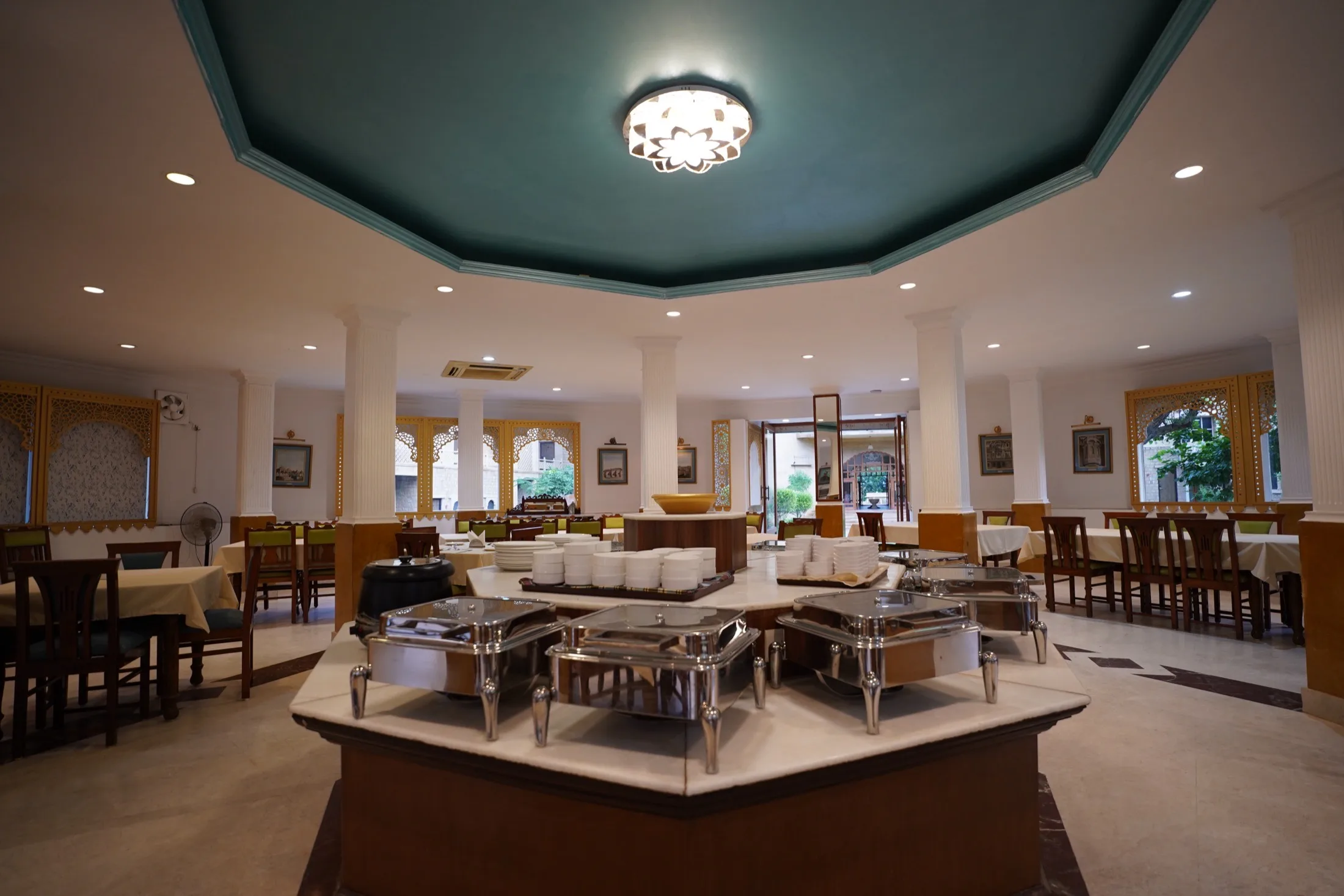 Dining at Heritage Inn